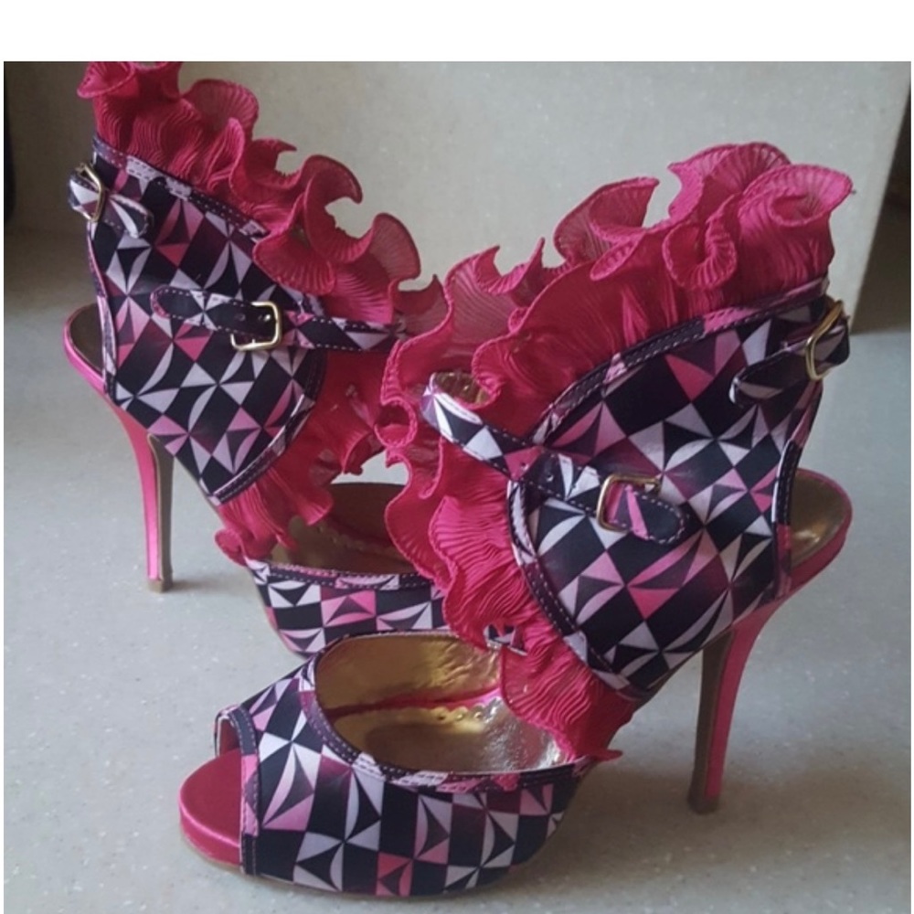 Wild Rose pink and black stiletto heels, new! Bought but never worn! Sz 9